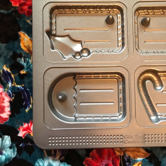 Gift Tag Cookie Sheet - Picture 5 of 11